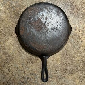 Griswold No. 8 704 U Cast Iron Vintage Eire PA 10.5 Inch